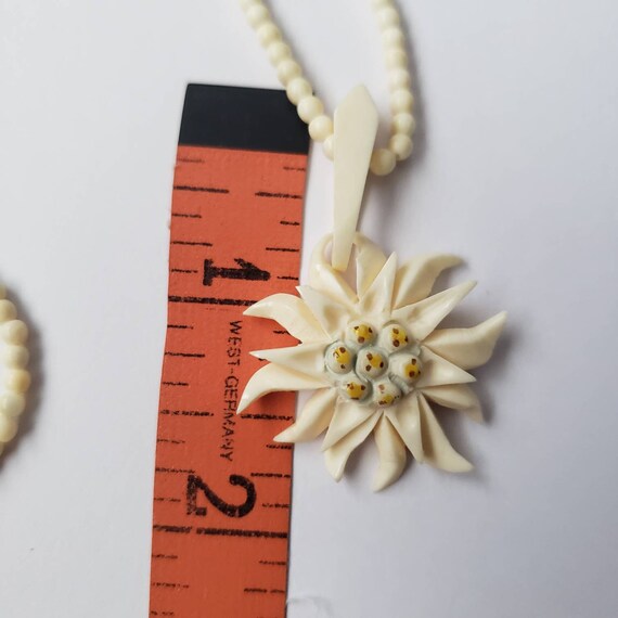 Vintage Necklace Carved Flower Rare Antique Colle… - image 4