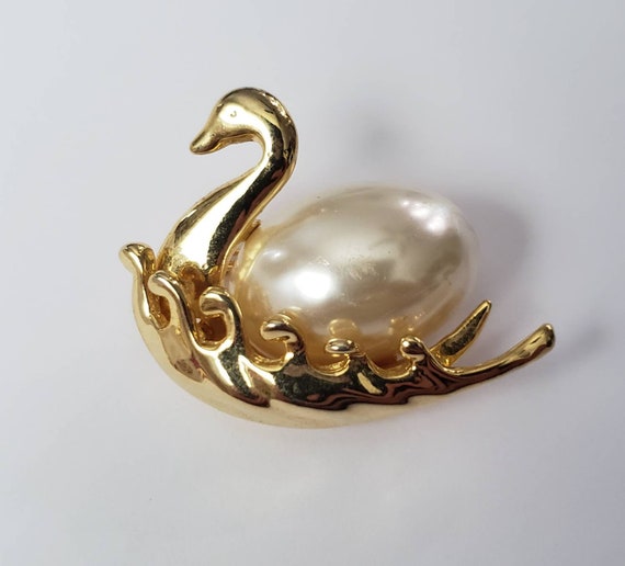 Vintage Brooch Swan in Water Gold Tone Retro Coll… - image 2