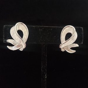 Earrings Trifari Silver Tone Clip On Earrings Retro Collectible Vintage Costume Jewelry