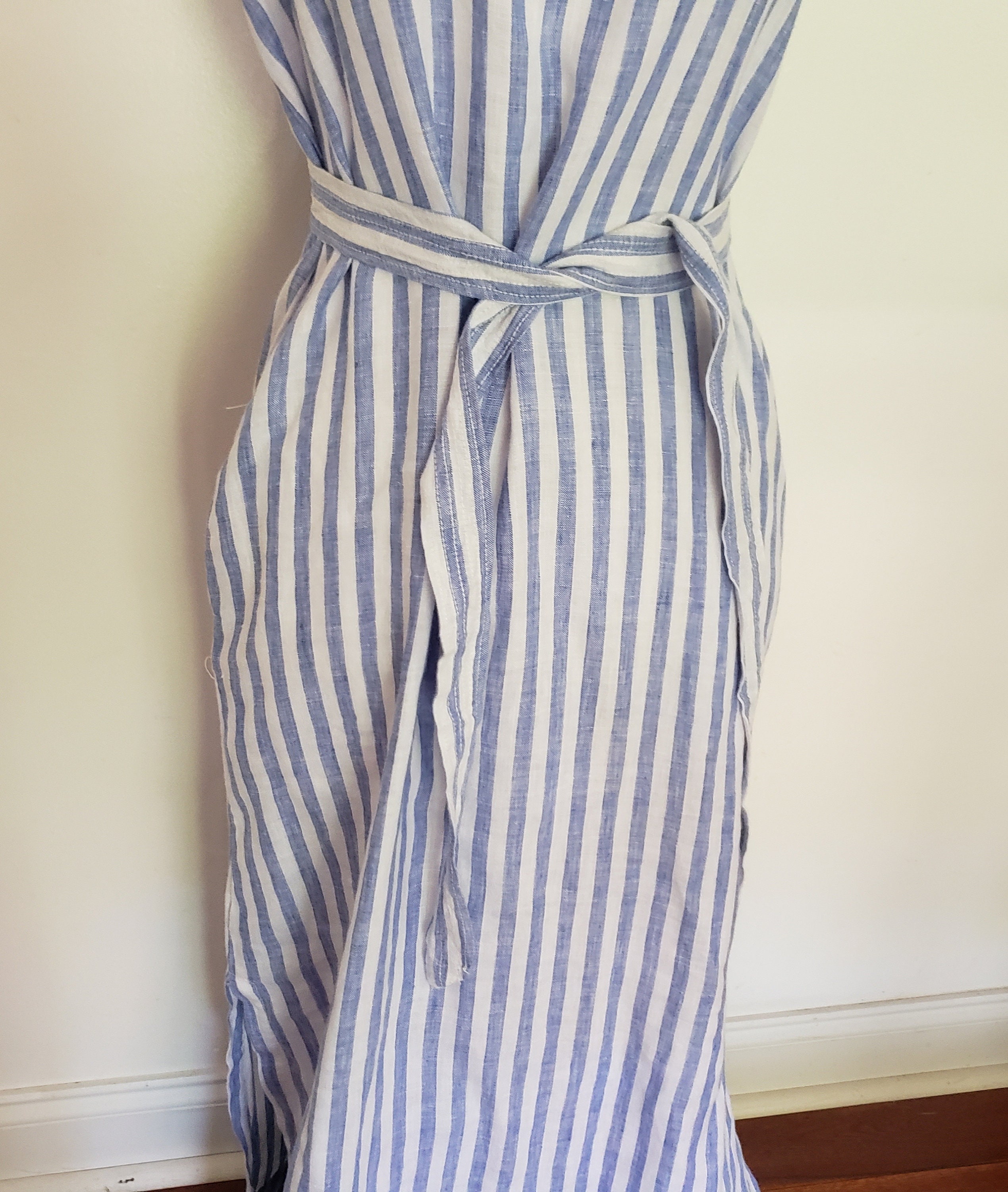 Nicole Miller New York Dress 100% Linen Blue White Stripe Size XS Extra Small Fun Summer Fashion
