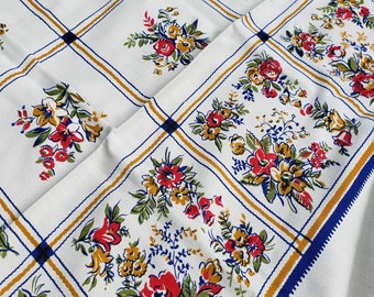 Tablecloth Flower Pattern Retro Vintage Collectible Kitchen Accessory