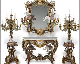 Consola monumental de madera dorada de estilo barroco y espejo con figura de animal