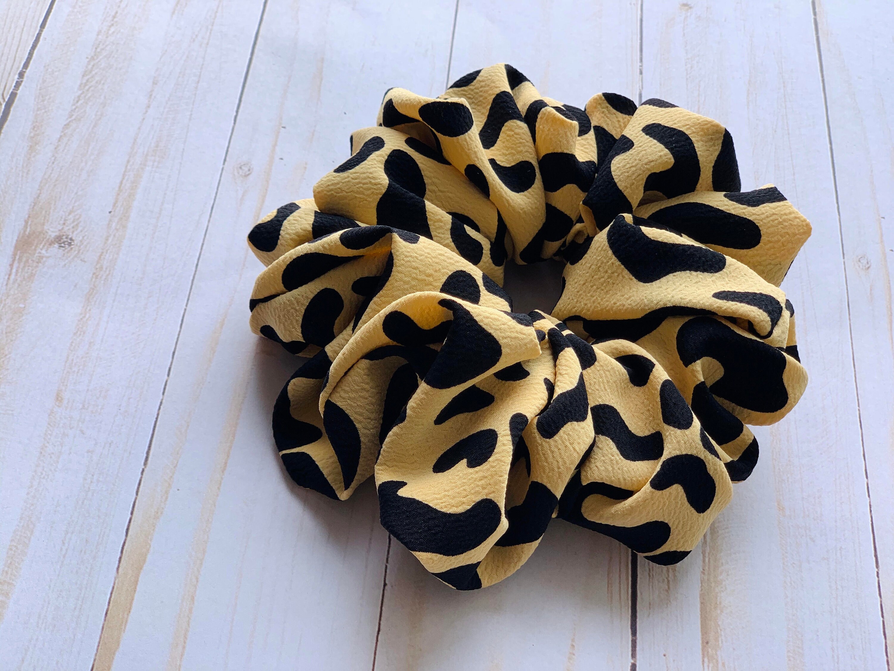 Fashion Brown and tan designer Patterned Scrunchie Hermès Claudia Scrunchie in Beige Rose | Mightychic | Mightychic main image 4
