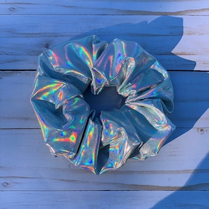 Holographic Scrunchie