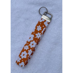 Boho Rust Daisy Keychain/Boho Daisy Keychain Wristlet/Key Fob Keychain/Key Fob Keychains