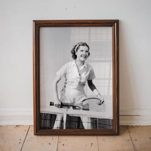 Dziewczyna Grająca w Tenisa, Stare Zdjęcie Tenisa, Stare Zdjęcie Sportowe, Fajna Sztuka Ścienna, Prezent Dla Miłośników Sportu, Dekoracja Sklepu Pro, Stary Wydruk Fotograficzny, Bez Ramki