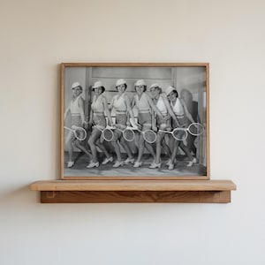 Zdjęcie tenisowe w stylu vintage, zdjęcie sportowe w stylu vintage, fajna sztuka ścienna, kobiety grające w tenisa, wydruk fotografii w stylu vintage, stare zdjęcie, bez ramki