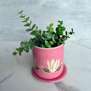 Ceramic planter, tulip design, pink color, illustration, pottery, slab clay, plant hanging, porcelain, inside, outside planter