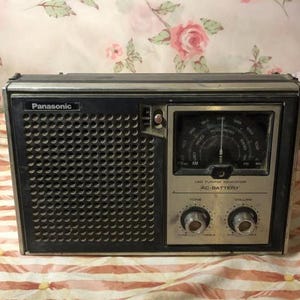 1970&#39;s Panasonic RF-596 Portable  Am/FM Radio
