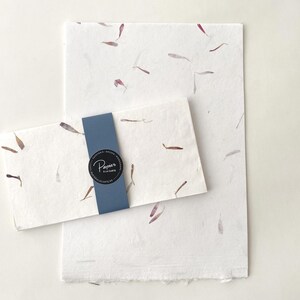Love Letter Paper Set Asters – Handmade Cotton Paper with Real Flowers – 10 Sheets & 5 Envelopes – Letter Set for Snail Mail