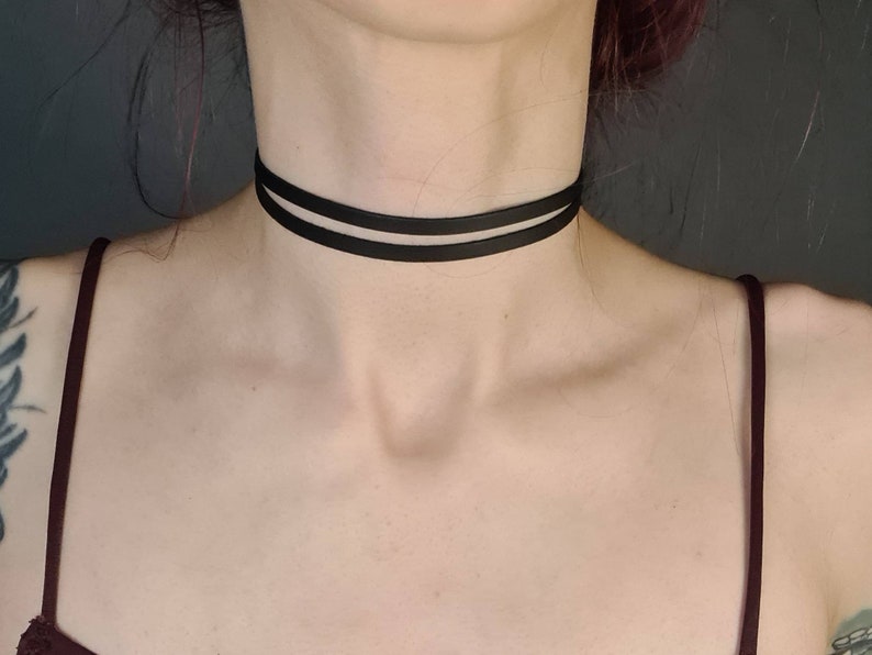 Schwarzer zweireihiger Choker, Lederoptik, vegan, Gothic Bild 4