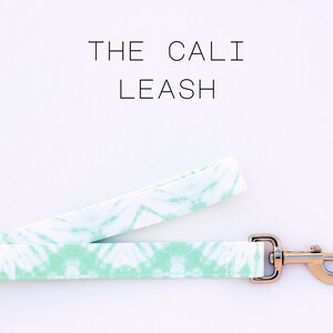 Moderne tie-dye hondenriem, schattige handgemaakte hondenriem &quot;The Cali&quot;