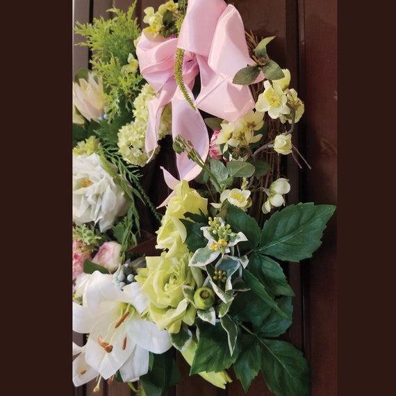 tulips 24 UV Protectant Sprayed Luxury Wreath with White Roses anemone tweedia and small delicate flowers