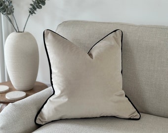 Mastic | Coussin luxueux en velours neutre avec bordure - décoration d'intérieur moderne - oreillers de luxe pour canapé ou lit - toutes les tailles