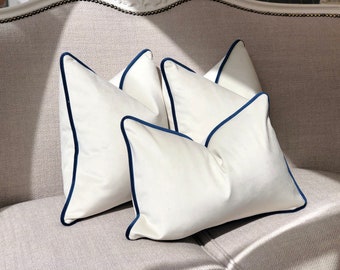 Housse de coussin en velours blanc ivoire avec garniture passepoil bleu marine (autres couleurs disponibles) - housse d'oreiller de luxe - toutes tailles