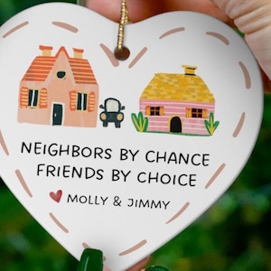 Adorno de cerámica de corazón personalizado para vecinos, regalo de Navidad para vecinos, regalo para mejores amigos, regalo navideño para vecinos, regalo para vecinos.