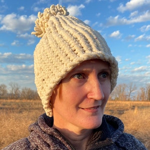winter hat with pom-pom, handmade, white/cream