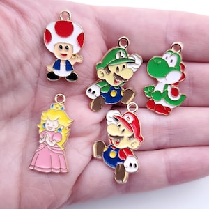 レトロ 5 ピース アソート ゲーム ブラザーズ チャーム セット - クラシック ゲーム チャーム - レトロ ゲーマー ジュエリー - ベビー 恐竜、プリンセス、毒キノコ スーパー ブラザーズ