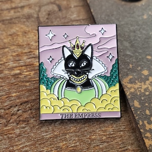 Épinglette de tarot chat – Épinglette ou broche de l'impératrice. Adorable épinglette gothique en forme de chat pour les amateurs d'occultisme et de diseuse de bonne aventure