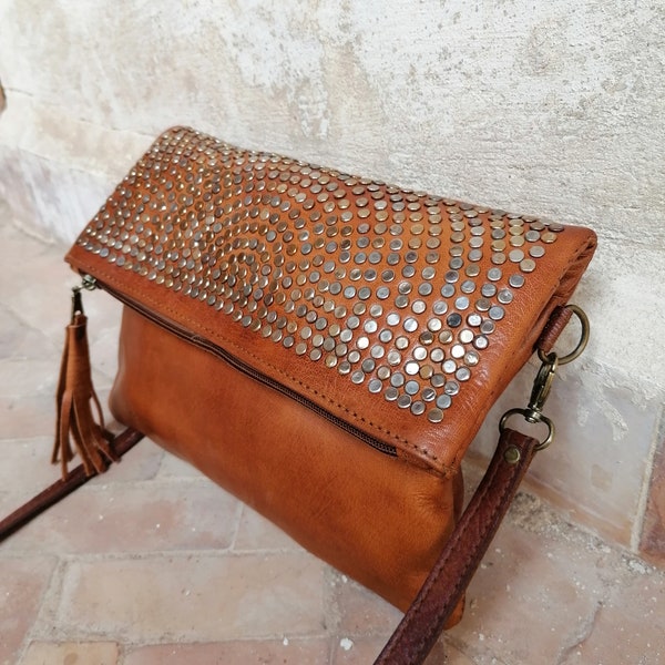 Sac en cuir marocain,sac Boho,sac à bandoulière en cuir clouté ,sac berbère en cuir,sac en cuir femme,Handmade en cuir authentique