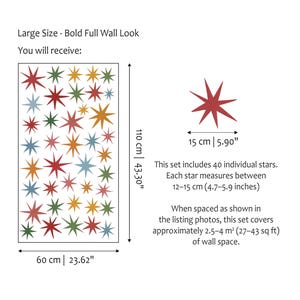 Puede incluir: Un conjunto de 40 pegatinas de pared con forma de estrella multicolor en rojo, verde, azul y amarillo. El gr&aacute;fico muestra un dise&ntilde;o de 60 por 110 cm. Una estrella mide 15 cm. El texto incluye Large Size - Bold Full Wall Look y 40 estrellas.