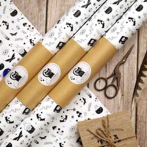 Geschenkpapier mit magischen Symbolen 'Witchy Things' | 50x70cm | weiss | 3 Bogen | Halloween