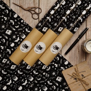 Geschenkpapier mit magischen Symbolen 'Witchy Things' | 50x70cm | schwarz | 3 Bogen | Halloween