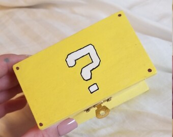 Mario cuestiona el cofre del bloque