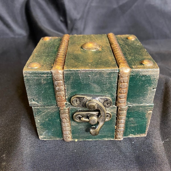 Emerald Green Travel Altar Box ~ One of a Kind Enchanted Magickal Reliquary ~ Spell Kit ~ Altar Box