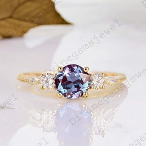 Vintage Alexandrite Ring, Elegant Design Ring, June Birthstone, Promise Engagement Ring, Color changing Stone Ring, Luxury Wedding Ring