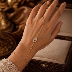 Gold Rubin Hand Kette Armband, Hamsa Slave Armband, Zierliche Hand Harness Schmuck, Juli Birthstone Armband, Boho Geschenk für Sie