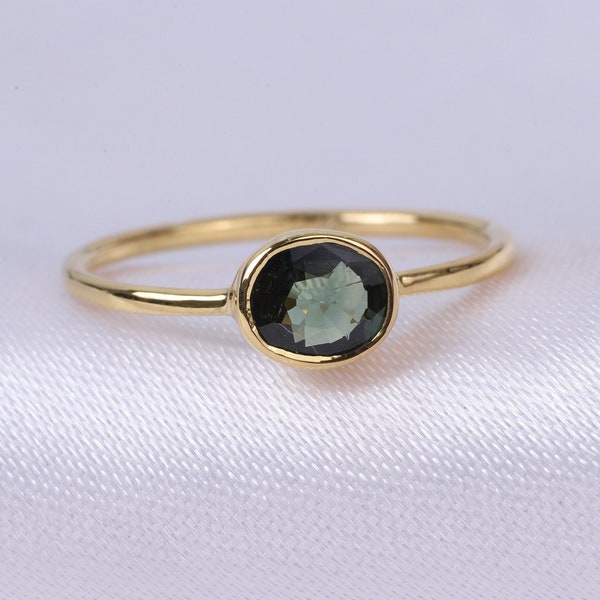 Dainty Green Sapphire Ring, Simple Thin Band Ring, 14K Gold Sapphire Ring, Bridesmaid Jewelry, Solitaire Bezel Set Ring, Anniversary Gift,