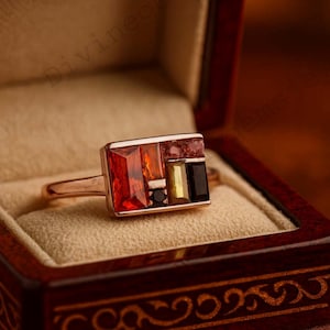 Anillo vintage con múltiples piedras preciosas y granate baguette, anillo llamativo, anillo de compromiso Art Deco antiguo, joyería de oro fino, anillo de promesa apilable.