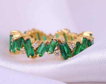 Baguette Cut Emerald Wedding Band 18k Gold Vintage Delicate Ring Green Gemstone Band Full Eternity Matching Band May Birthstone Gift For Mom