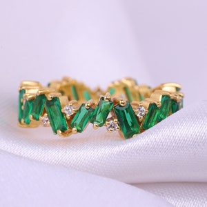 Baguette Cut Emerald Wedding Band 18k Gold Vintage Delicate Ring Green Gemstone Band Full Eternity Matching Band May Birthstone Gift For Mom