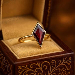 Red Garnet Ring Vintage Modern Kite Garnet Engagement Ring, Art Deco Kite Shaped Garnet Purpose Ring, Wedding Ring, January Birthstone Gift