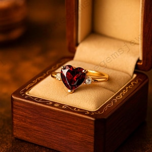 Vintage Garnet Wedding Ring Heart Cut Gemstone Ring Gold Dainty Moissanite Ring Bridesmaid Gift For Love Anniversary Promise Garnet Jewelry