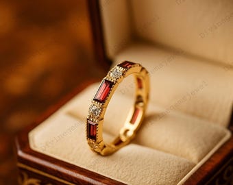 Aliança de casamento com granada baguete em ouro maciço 14k, joia delicada para madrinhas, anel de diamantes para usar em conjunto com outros anéis, presente de aniversário para esposa.