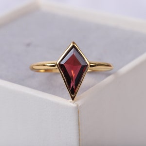 Red Garnet Ring Vintage Modern Kite Garnet Engagement Ring, Art Deco Kite Shaped Garnet Purpose Ring, Wedding Ring, January Birthstone Gift