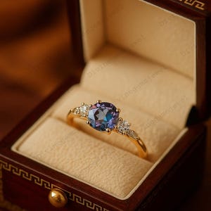 Vintage Alexandrite Ring, Elegant Design Ring, June Birthstone, Promise Engagement Ring, Color changing Stone Ring, Luxury Wedding Ring