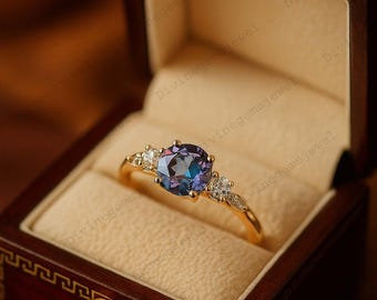 Vintage Alexandrite Ring, Elegant Design Ring, June Birthstone, Promise Engagement Ring, Color changing Stone Ring, Luxury Wedding Ring