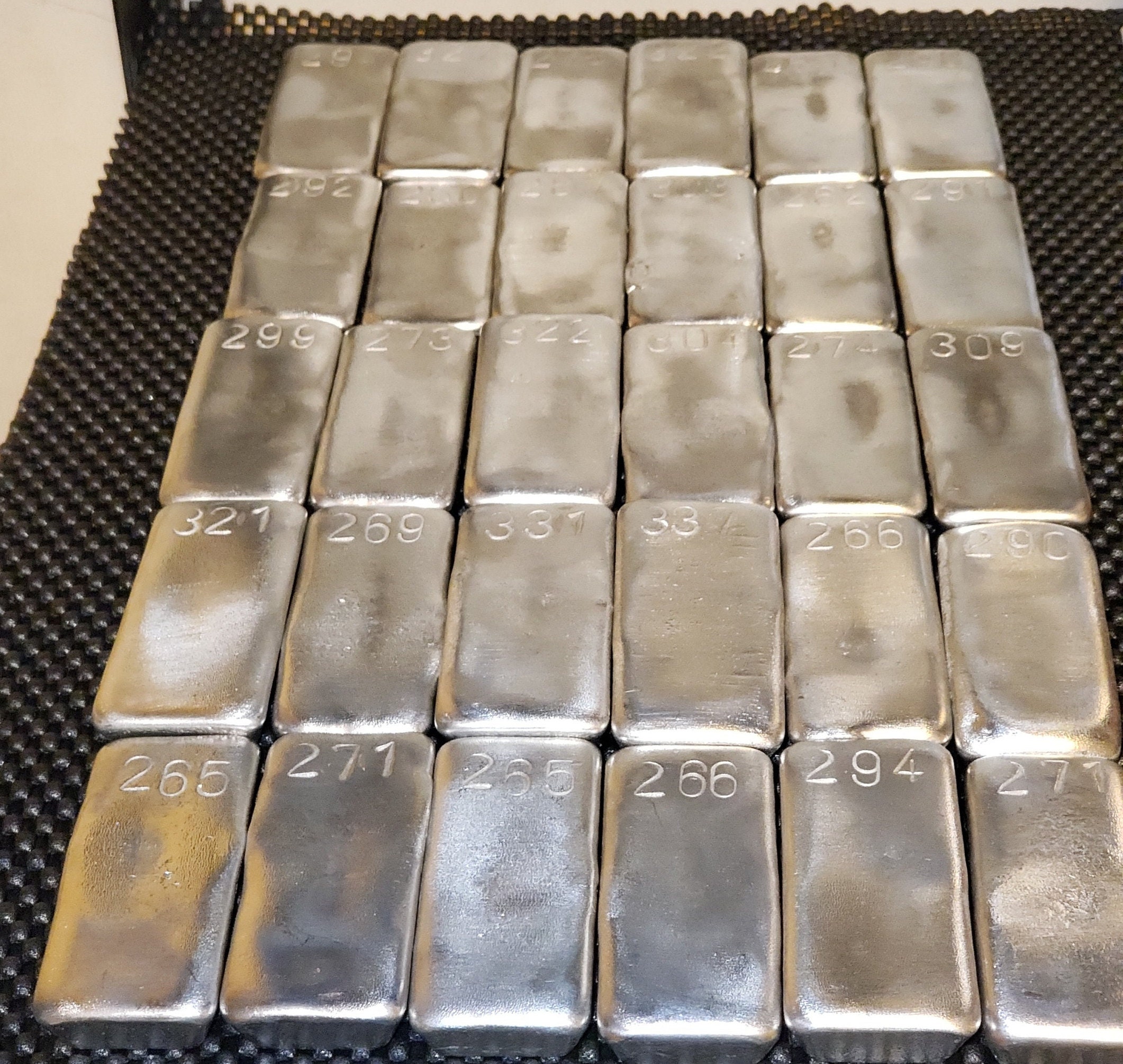 80 oz Gold Bar Loaf Cast Iron Ingot Mold - Scrap Silver 40 oz - Copper  Aluminum-Kiln-Furnace-1-1/4 deep & at The top its 1-3/4 X 4-7/16 