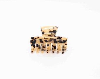 Lili | Light Tortoise Shell | Medium Size Hair  Claw Clip | Thick Hair Claw | Women's Gifts | Minimalist Hair Claw | Light Tortue