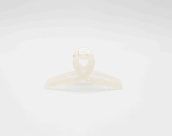 Darcie | Pärlvit stor klo | Hårklämma i acetat | Halkfri stor hårklo | Brudgåvor | Minimalistisk hårklo | Pärlor