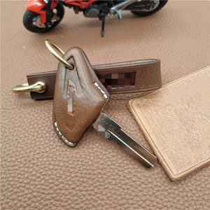 Ducati freestyle motorcycle key case,Ducati modified cowhide key case,Ducati handmade key ring case,personalized multi-color custom key ring