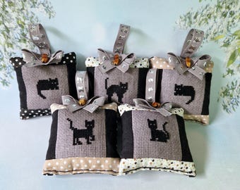Cross-Stitched Cat Scented Satchel – Cute, Quilted, and Naturally Fragrant