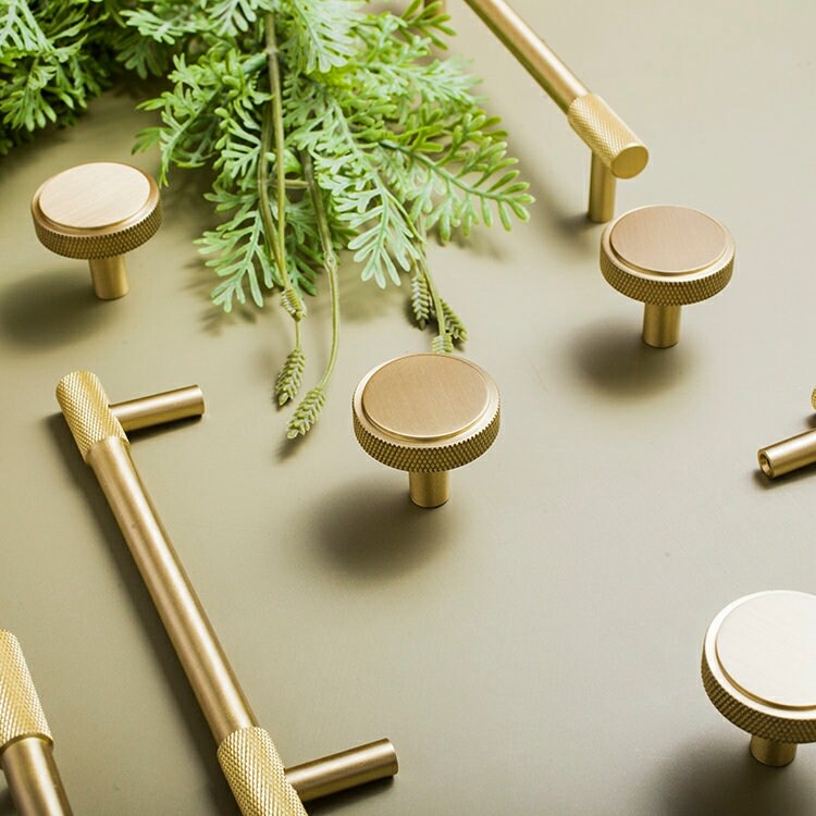 Knurrte Küchengriffe massiv Messing Satin Messing Türgriffe | Etsy