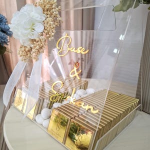 Luxury Acrylic Chocolate Favor Box – Personalized Wedding, Nikkah, Proposal, Henna, Sweet 16 Gift, Babyshower Chocolate Box for Guests