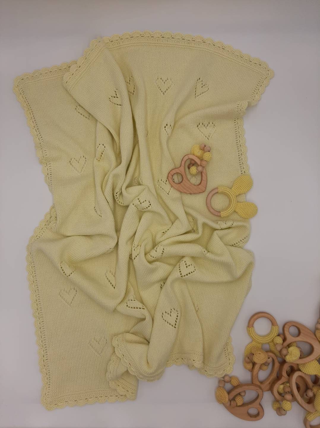 Ensemble de Couverture Bébé Coton Tricoté, Crochet à La Main et Anneau Dentition en Bois Motif Coeur