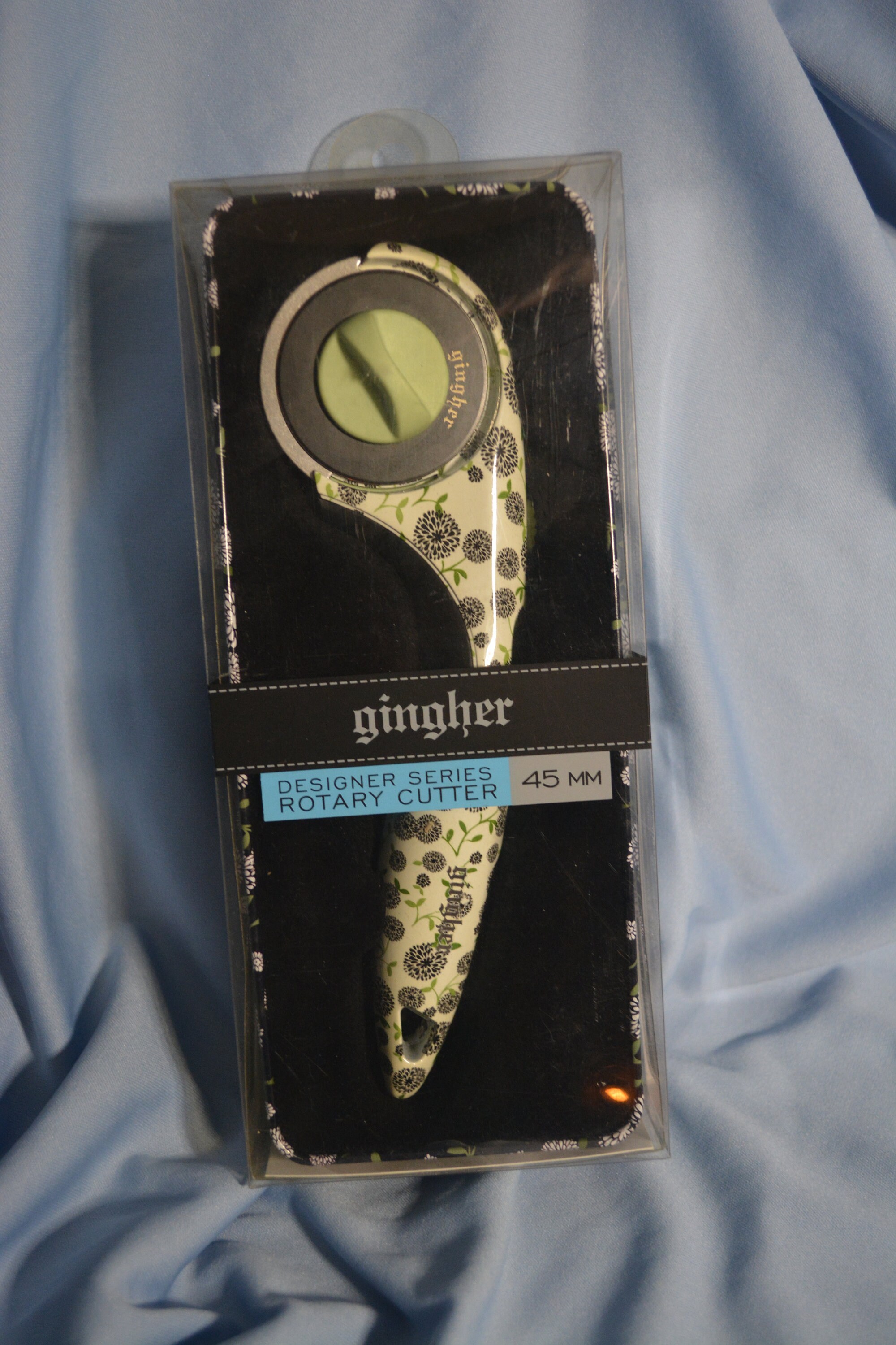Gingher Designer Series 45 MM Rotary Cutter - ELLA